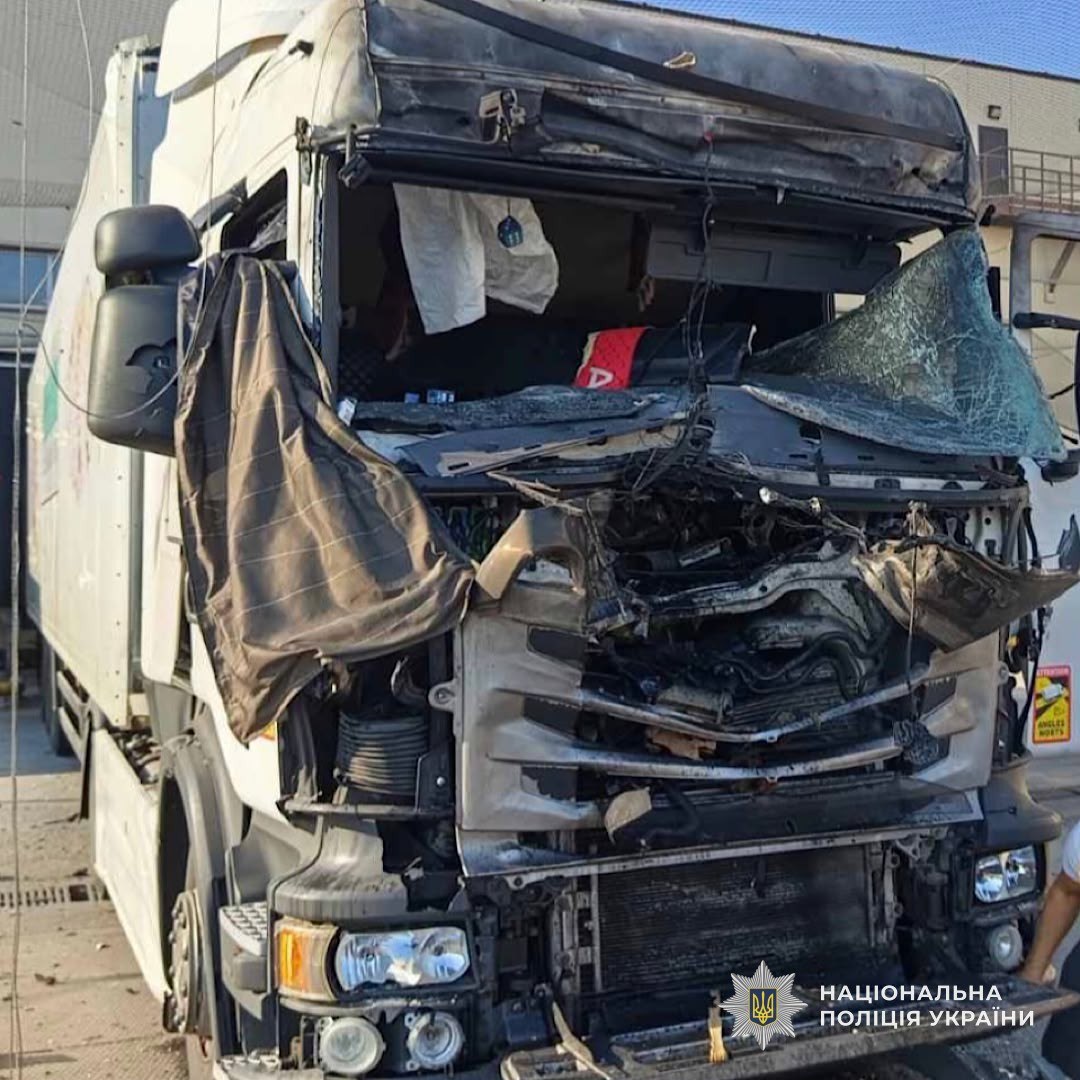 Двоє людей постраждали внаслідок ворожих атак на Дніпропетровщину: поліція документує наслідки обстрілів - 21.08.2026