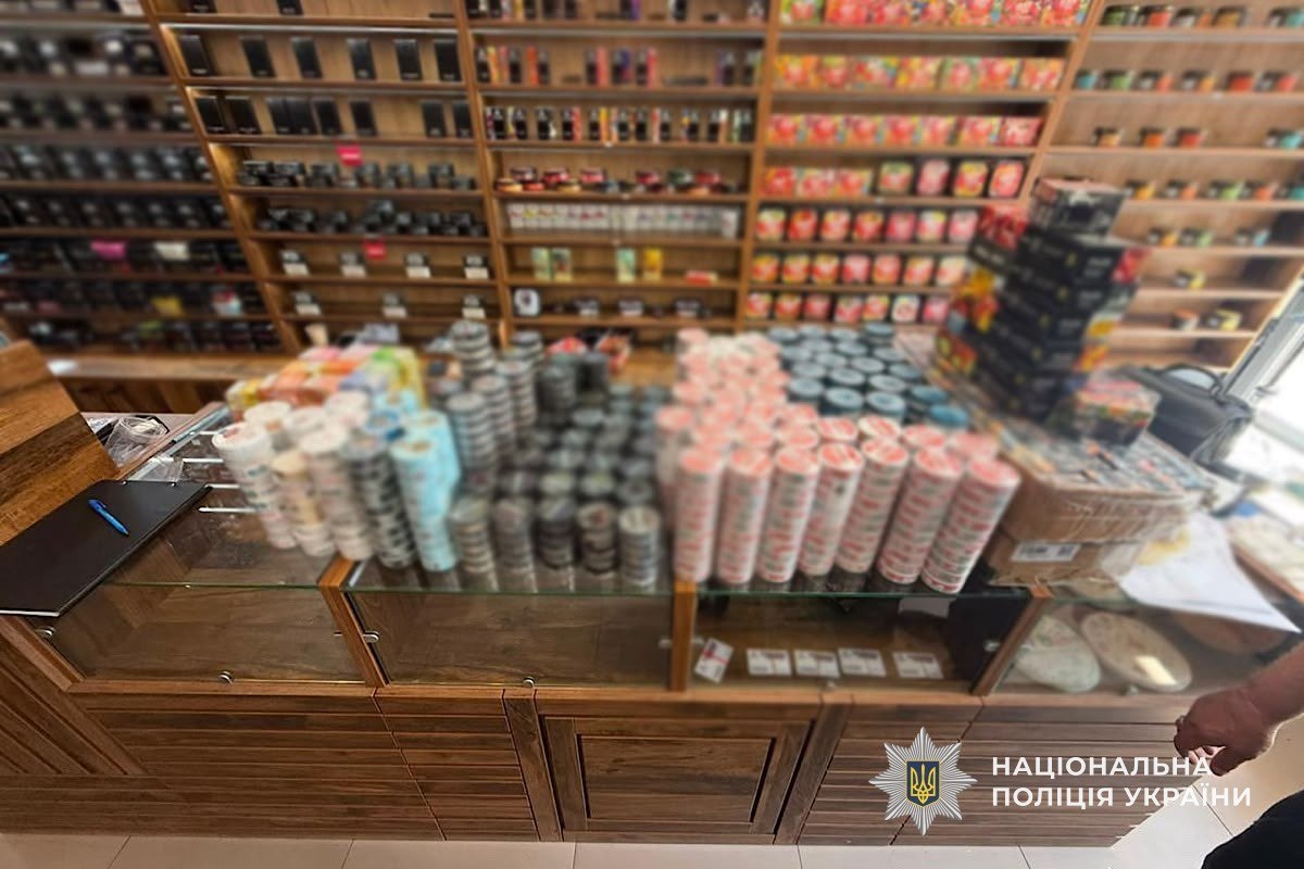 У Дніпрі та Кам’янському Вилучили контрафактні вейпи та рідини на 2 млн грн