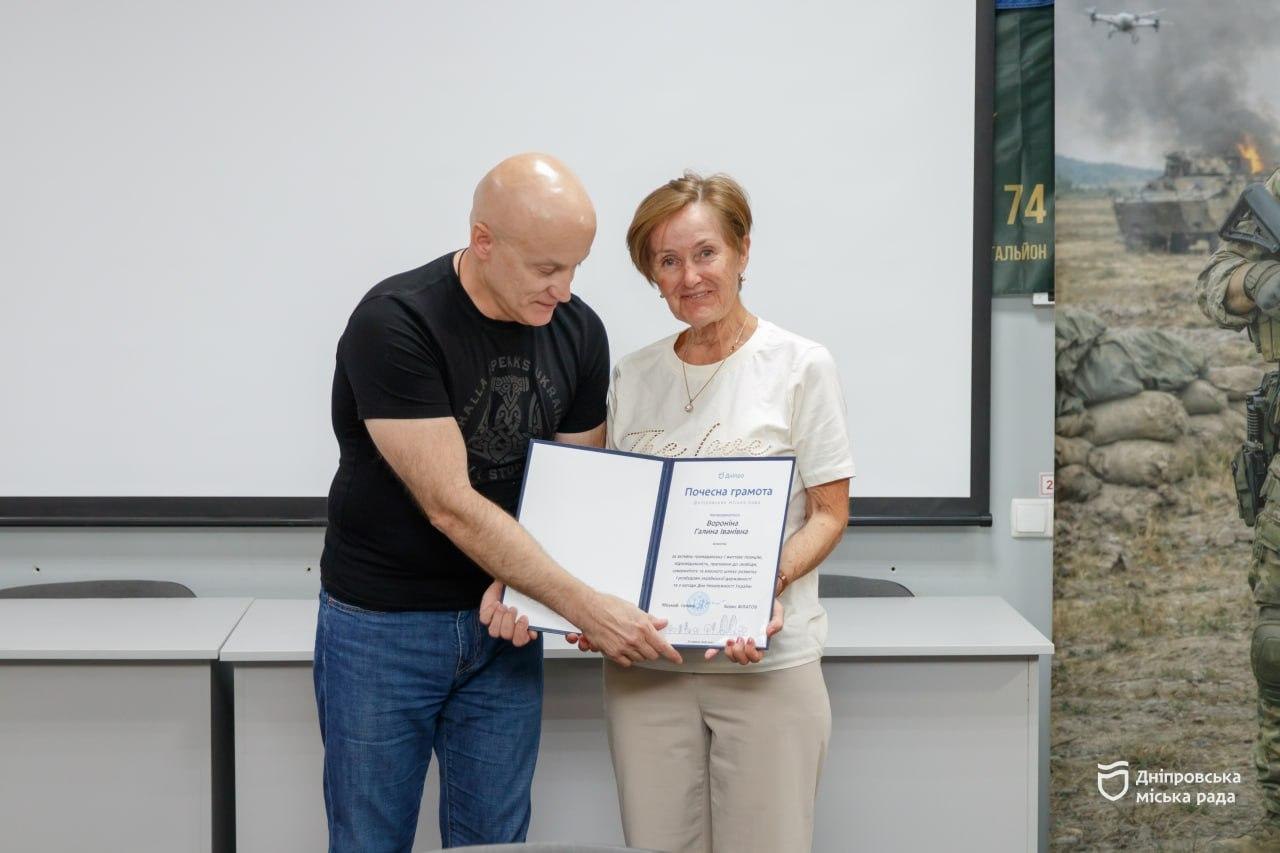 У Дніпрі відзначили волонтерів, які щодня підтримують українських військових та роблять свій внесок у наближення перемоги - 25.08.2026