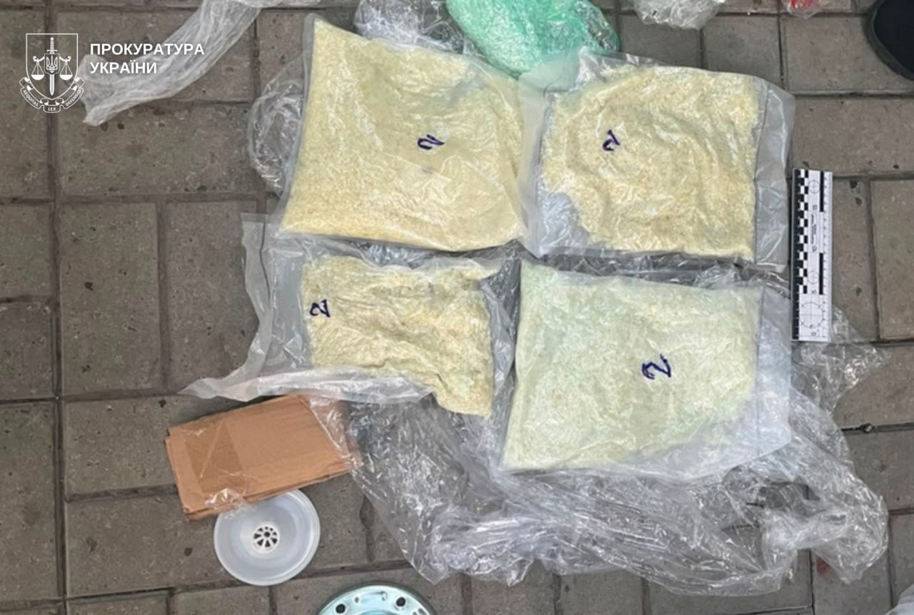 Наркотики на 3 млн грн: у Дніпрі затримали чоловіка, який отримав PVP у гідроакумуляторі - 26.08.2026