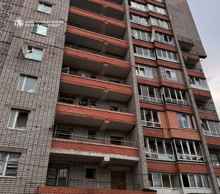 Вісім людей дістали поранень: майже 40 разів ворог атакував два райони Дніпропетровщини - 27.08.2026