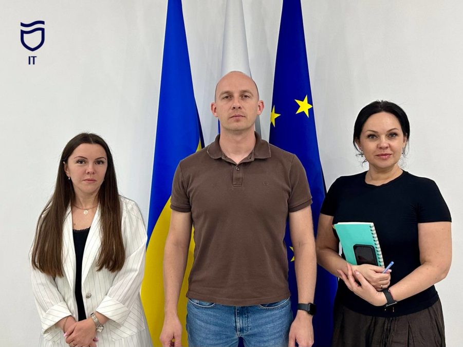 Зустріч у міськраді Дніпра щодо відкритості та прозорості міської влади зручності доступу до інформації та сервісів 31 08 2026 Зустріч у міськраді Дніпра щодо відкритості та прозорості міської влади зручності доступу до інформації та сервісів 31 08 2026