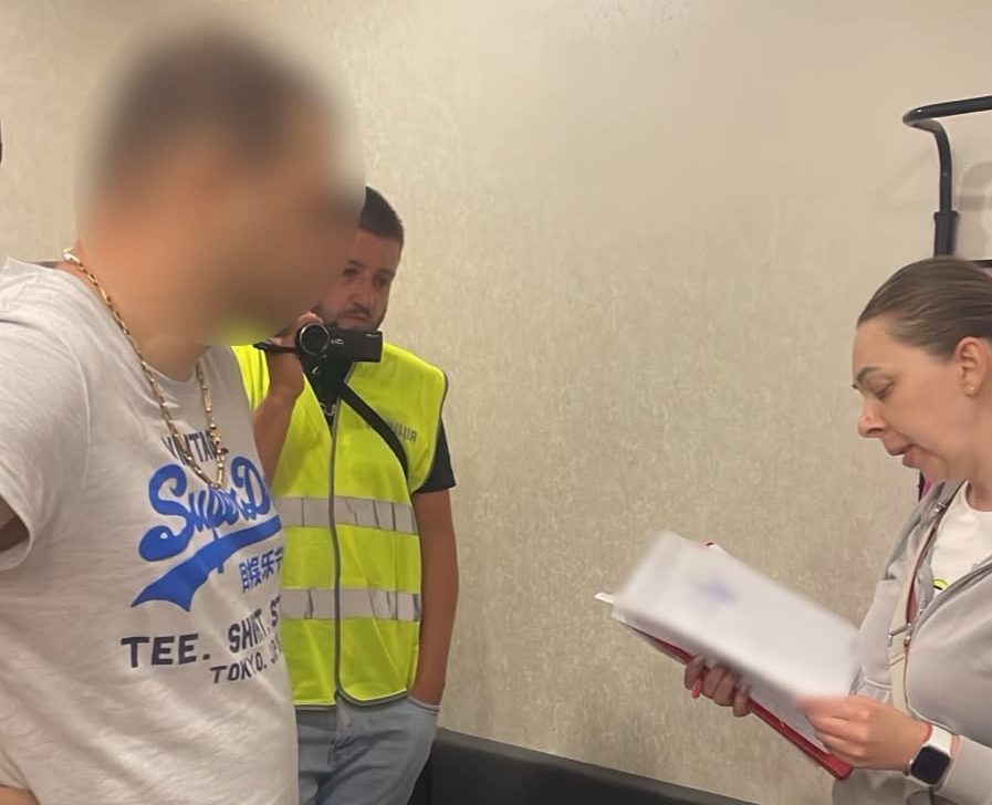 Пропонували роботу за кордоном а змушували надавати сексуальні послуги