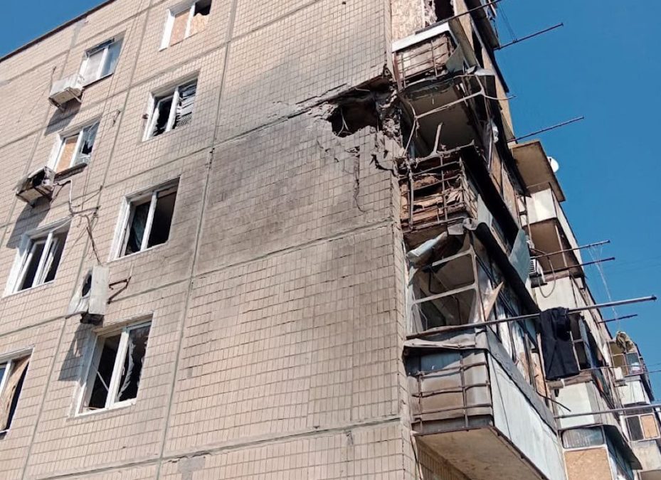 Троє людей постраждали внаслідок атак на Дніпропетровщину поліція показала наслідки обстрілів
