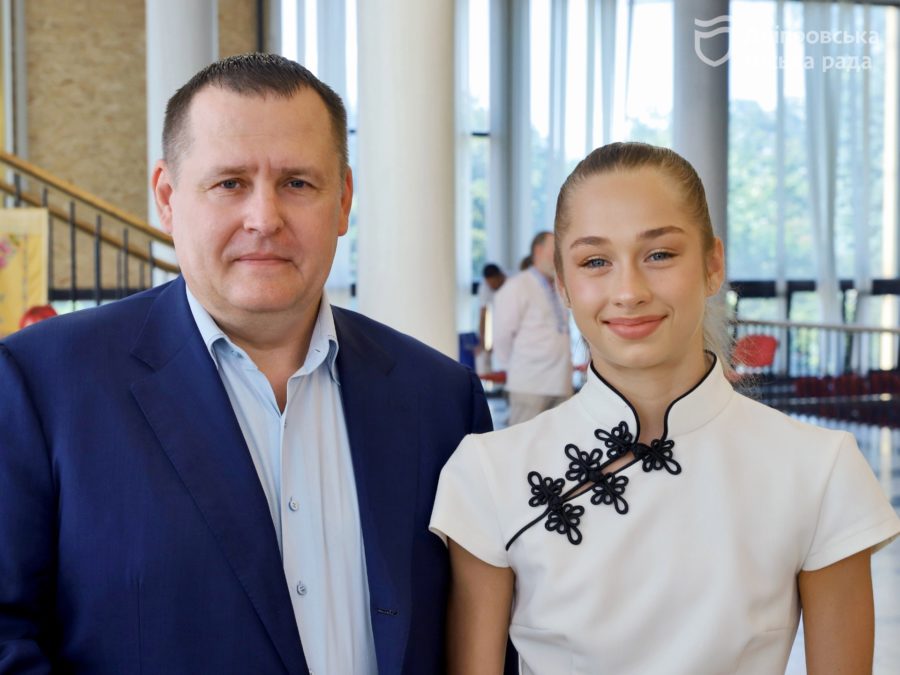 У 14 років вийшла з протестом проти участі країн агресорок у світовому спорті Філатов вручив нагороду «Сила героїв» гімнастці з Дніпра Варварі Чубаровій