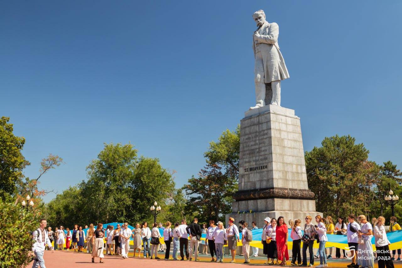 у День Незалежності дніпряни пройшли містом із 50 метровим прапором України