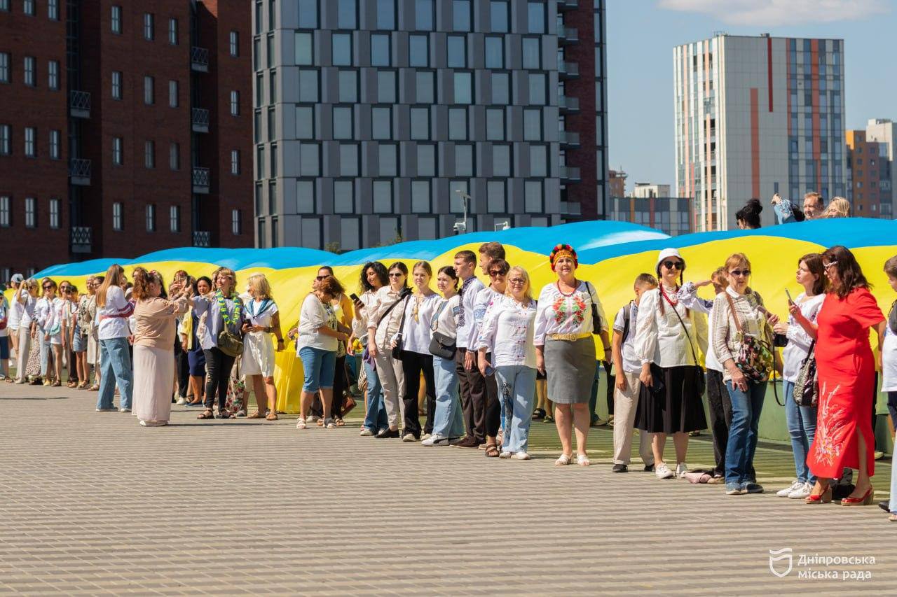 у День Незалежності дніпряни пройшли містом із 50 метровим прапором України