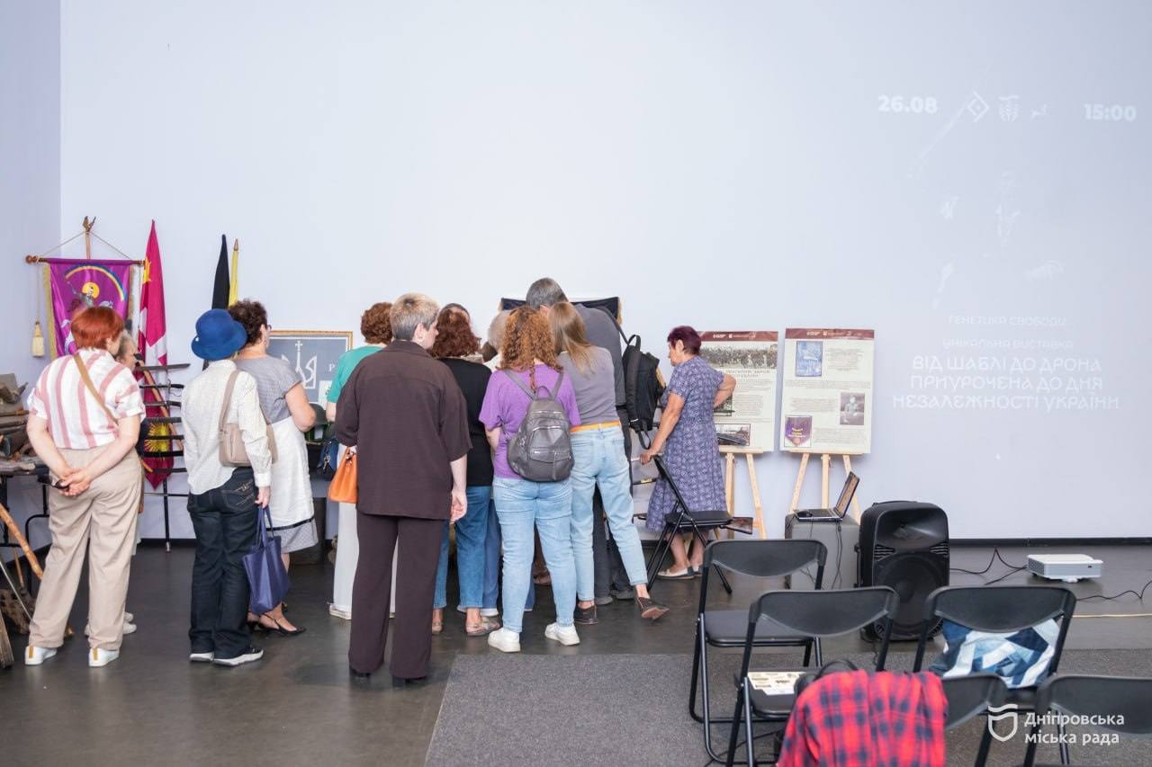 У Дніпрі презентували унікальну виставку про еволюцію українського спротиву