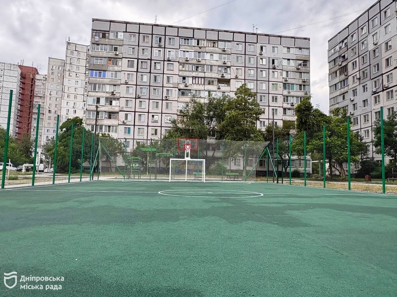 У Дніпрі продовжують оновлювати міські зони відпочинку та створювати сучасні простори для дітей і дорослих