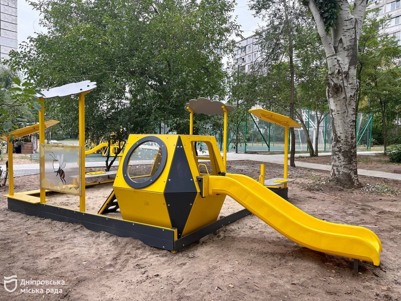 У Дніпрі продовжують оновлювати міські зони відпочинку та створювати сучасні простори для дітей і дорослих