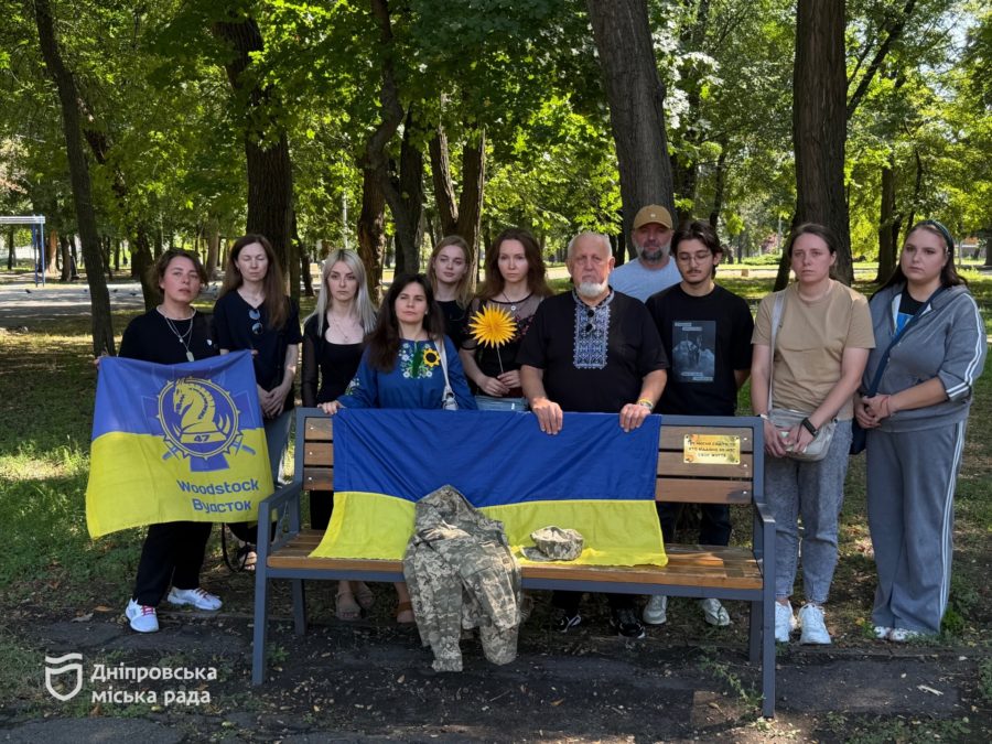 У Дніпрі встановили меморіальну табличку на честь полеглих Захисниць України