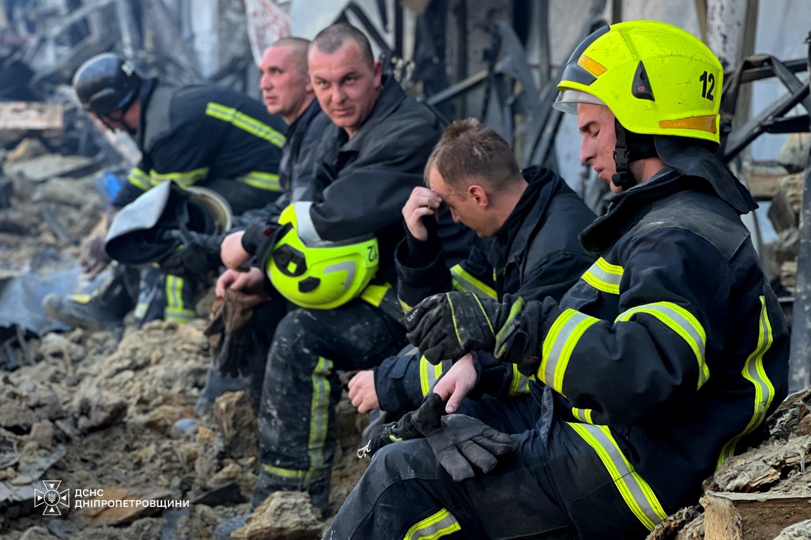 У Кривому Розі завершили аварійно рятувальні роботи після удару по ТЦ загинули 16 людей
