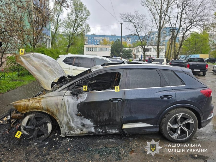У Самарі 21 річного чоловіка підозрюють у підпалі Audi Q4 збитки перевищили 1 3 млн грн