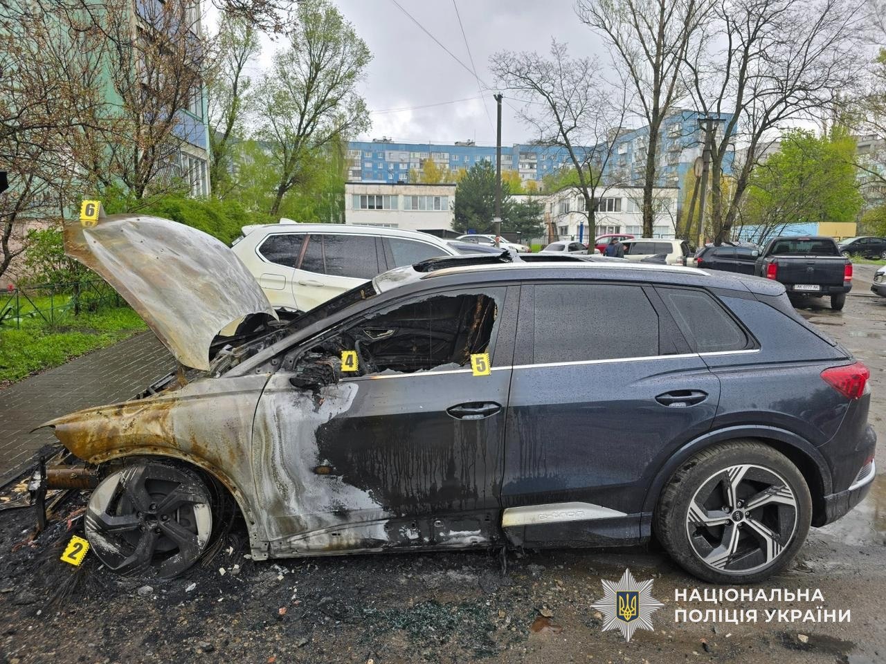 У Самарі 21 річного чоловіка підозрюють у підпалі Audi Q4 збитки перевищили 1 3 млн грн