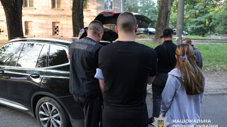На Дніпропетровщині правоохоронці викрили злочинне угруповання та ліквідували шахрайський кол-центр у місті Кам’янське