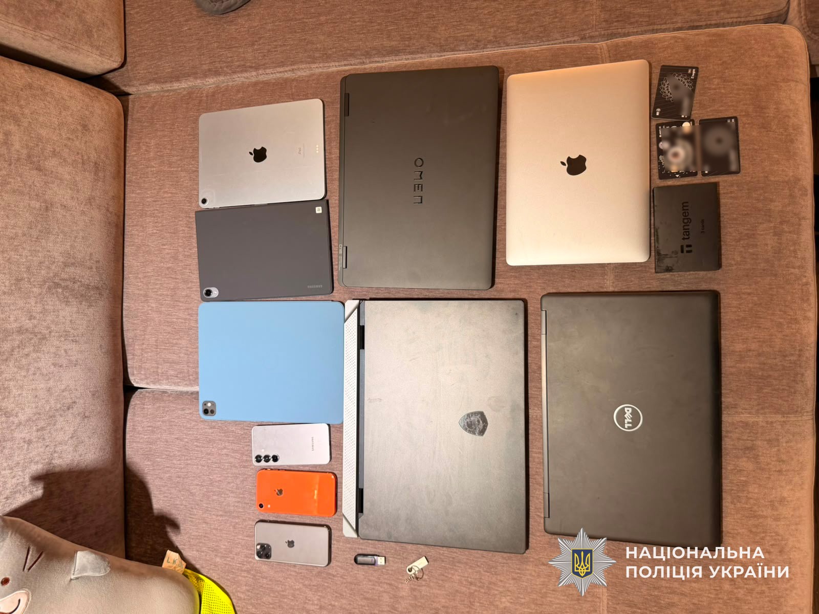 На Дніпропетровщині правоохоронці викрили злочинне угруповання та ліквідували шахрайський кол-центр у місті Кам’янське