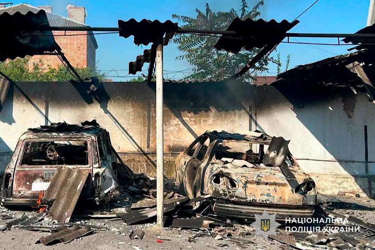 Дві людини загинули, троє отримали травми: на Дніпропетровщині поліція документує наслідки ворожих ударів - 03.08.2026