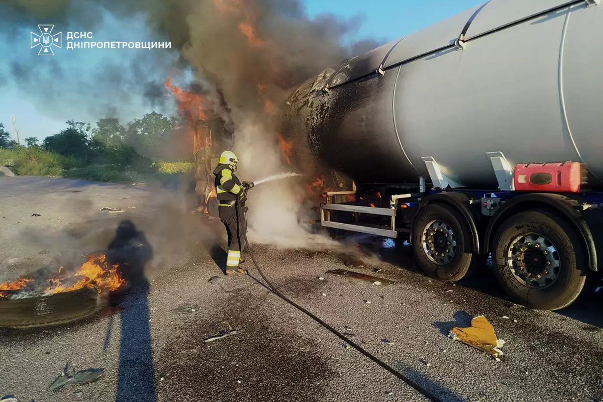 На Дніпропетровщині на трасі палала вантажівка MAN: водія госпіталізували - 01.08.2026