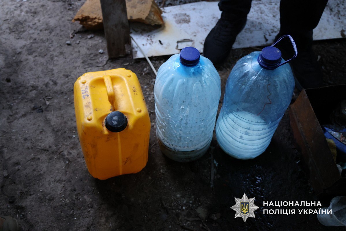 Нарколабораторія на Дніпропетровщині: п’ятьох учасників угруповання судитимуть за виготовлення метамфетаміну - 02.09.2026