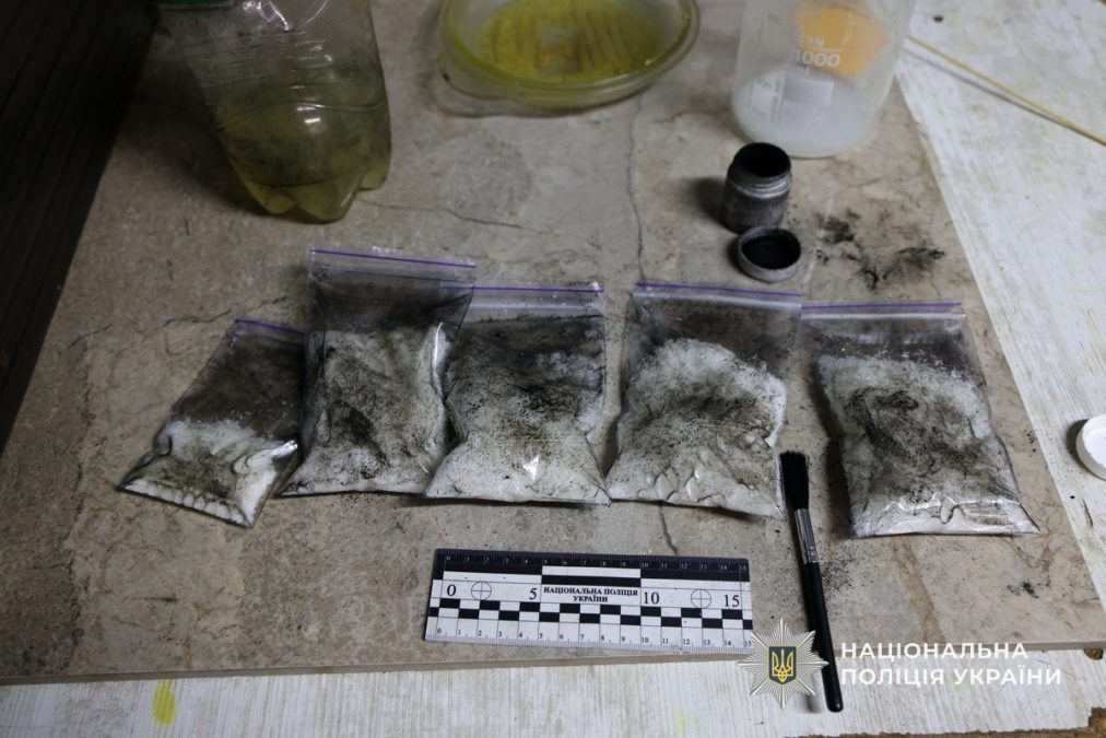 Нарколабораторія на Дніпропетровщині: п’ятьох учасників угруповання судитимуть за виготовлення метамфетаміну - 02.09.2026