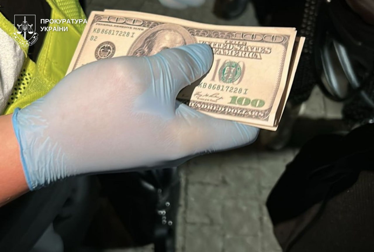 У Дніпрі чоловік за $5 тисяч обіцяв організувати незаконний виїзд за кордон - 04.09.2026