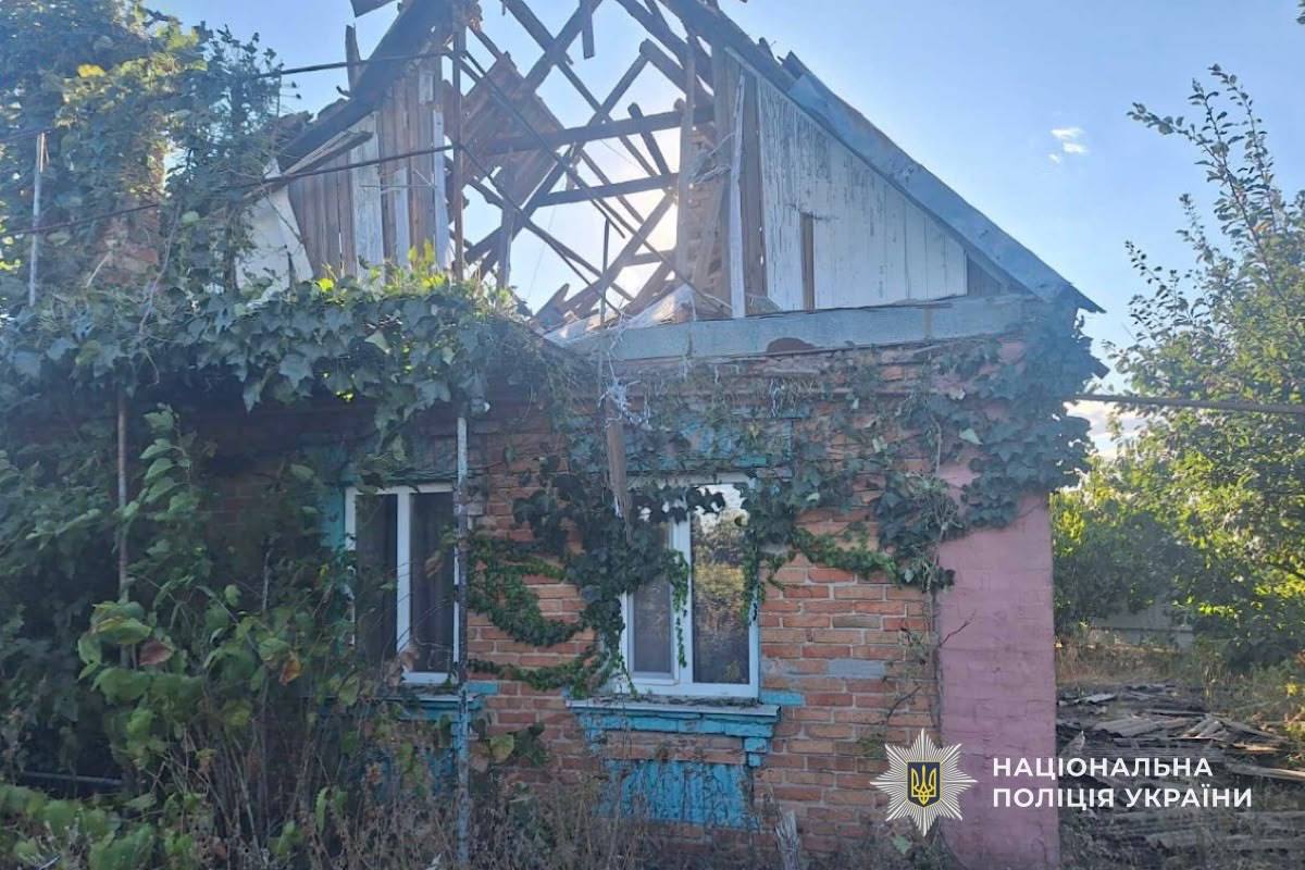Поліція фіксує наслідки понад сотні ворожих ударів по Дніпропетровщині: є загиблий і поранені - 13.09.2026