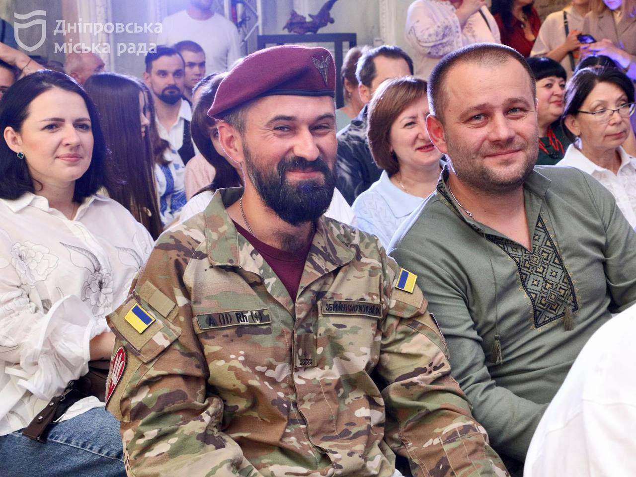 Дніпро — це люди, що працюють на благо всієї громади і дають їй надію на майбутнє. У День міста Філатов вручив дніпрянам різних професій почесні нагороди - 13.09.2026