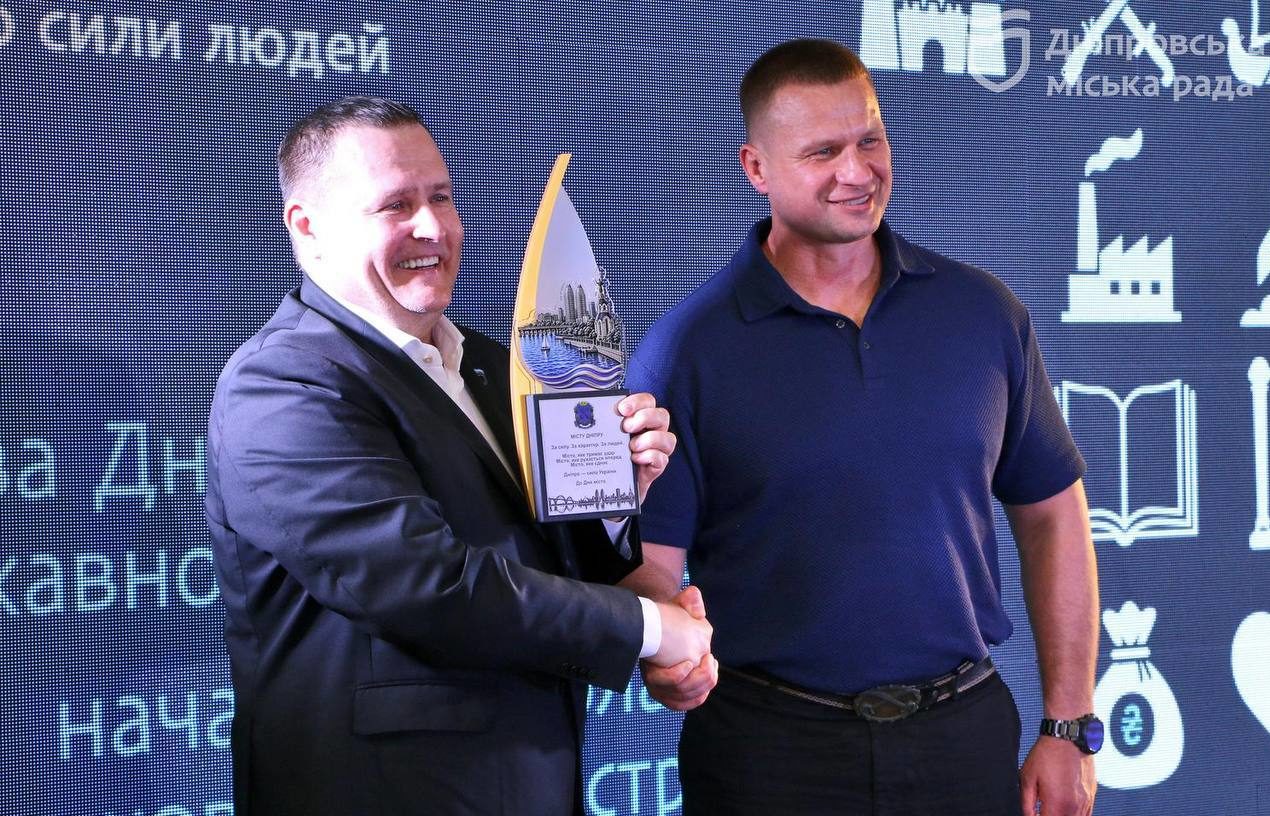 Дніпро — це люди, що працюють на благо всієї громади і дають їй надію на майбутнє. У День міста Філатов вручив дніпрянам різних професій почесні нагороди - 13.09.2026