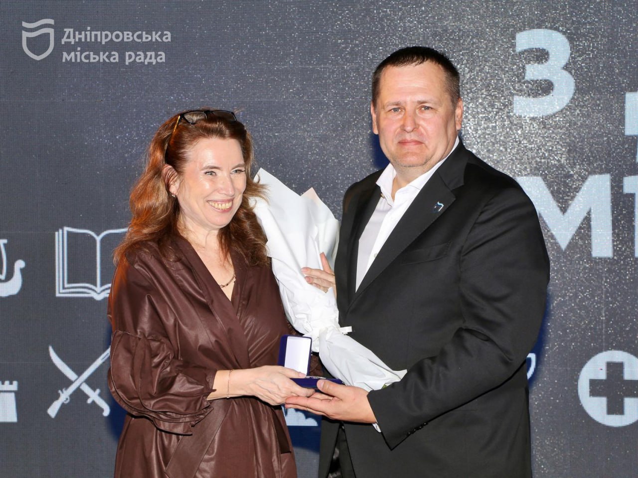Дніпро — це люди, що працюють на благо всієї громади і дають їй надію на майбутнє. У День міста Філатов вручив дніпрянам різних професій почесні нагороди - 13.09.2026