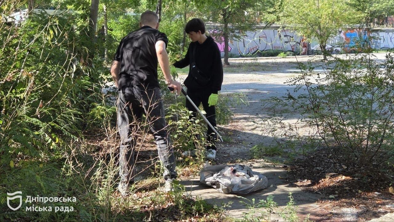 «Для нас це майже свято: зустрітися з друзями, поприбирати і побачити, наскільки після нас стає чистіше»: дніпрянин про участь у толоці до Всесвітнього дня прибирання - 19.09.2026