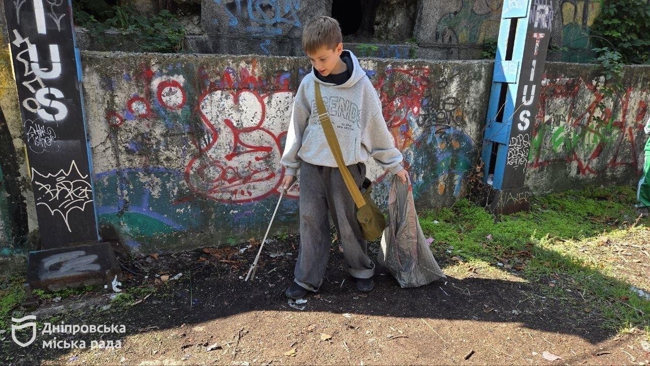 «Для нас це майже свято: зустрітися з друзями, поприбирати і побачити, наскільки після нас стає чистіше»: дніпрянин про участь у толоці до Всесвітнього дня прибирання - 19.09.2026