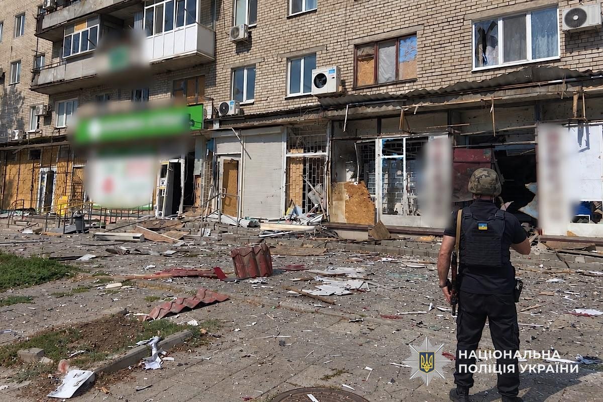 Поліцейські документують наслідки атак на Дніпропетровщині: поранені троє людей - 21.09.2026