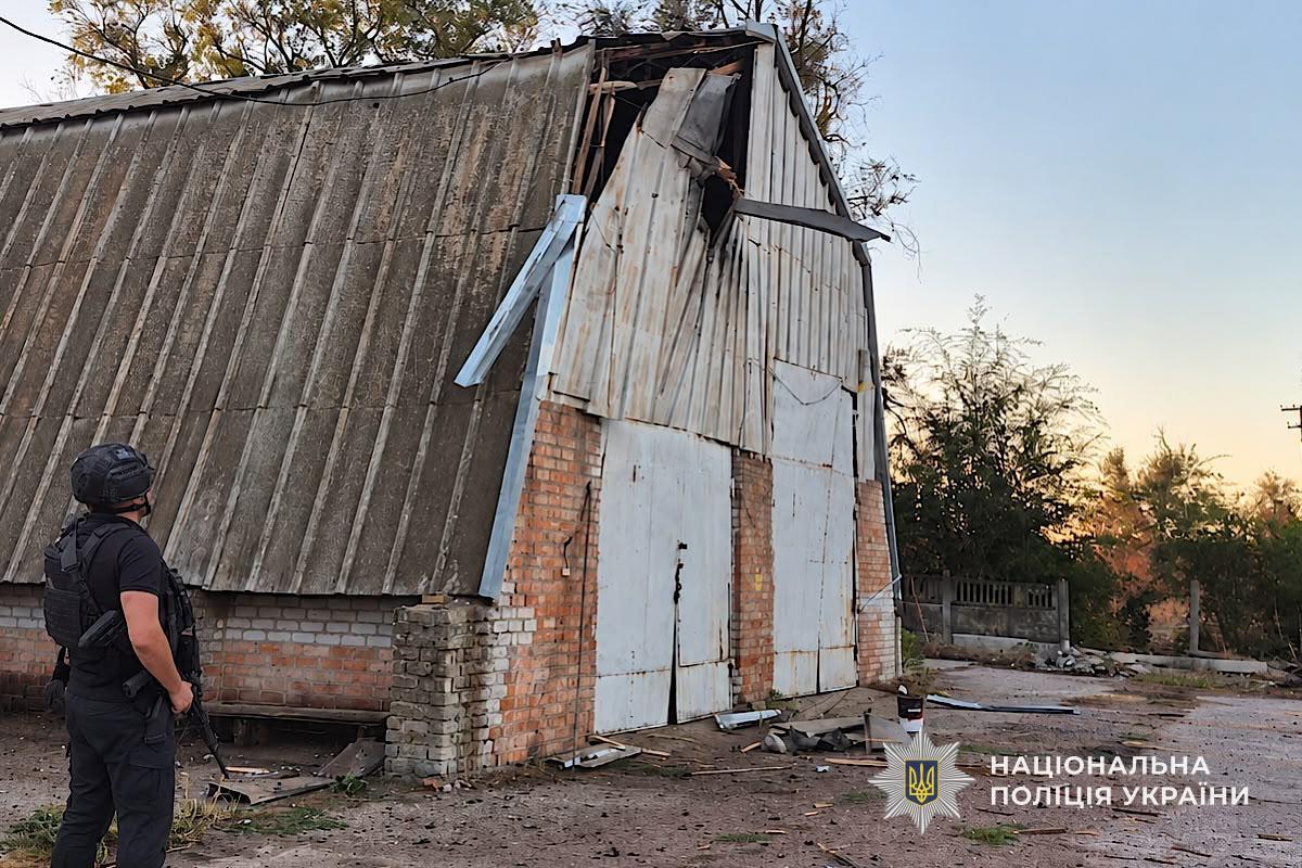 На Дніпропетровщині через російські атаки постраждали двоє людей: поліція показала наслідки - 26.09.2026