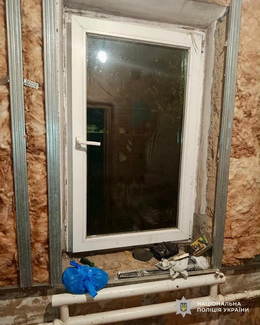 У Дніпрі затримали 34-річного чоловіка за крадіжку та грабіж у приватних будинках - 26.09.2026