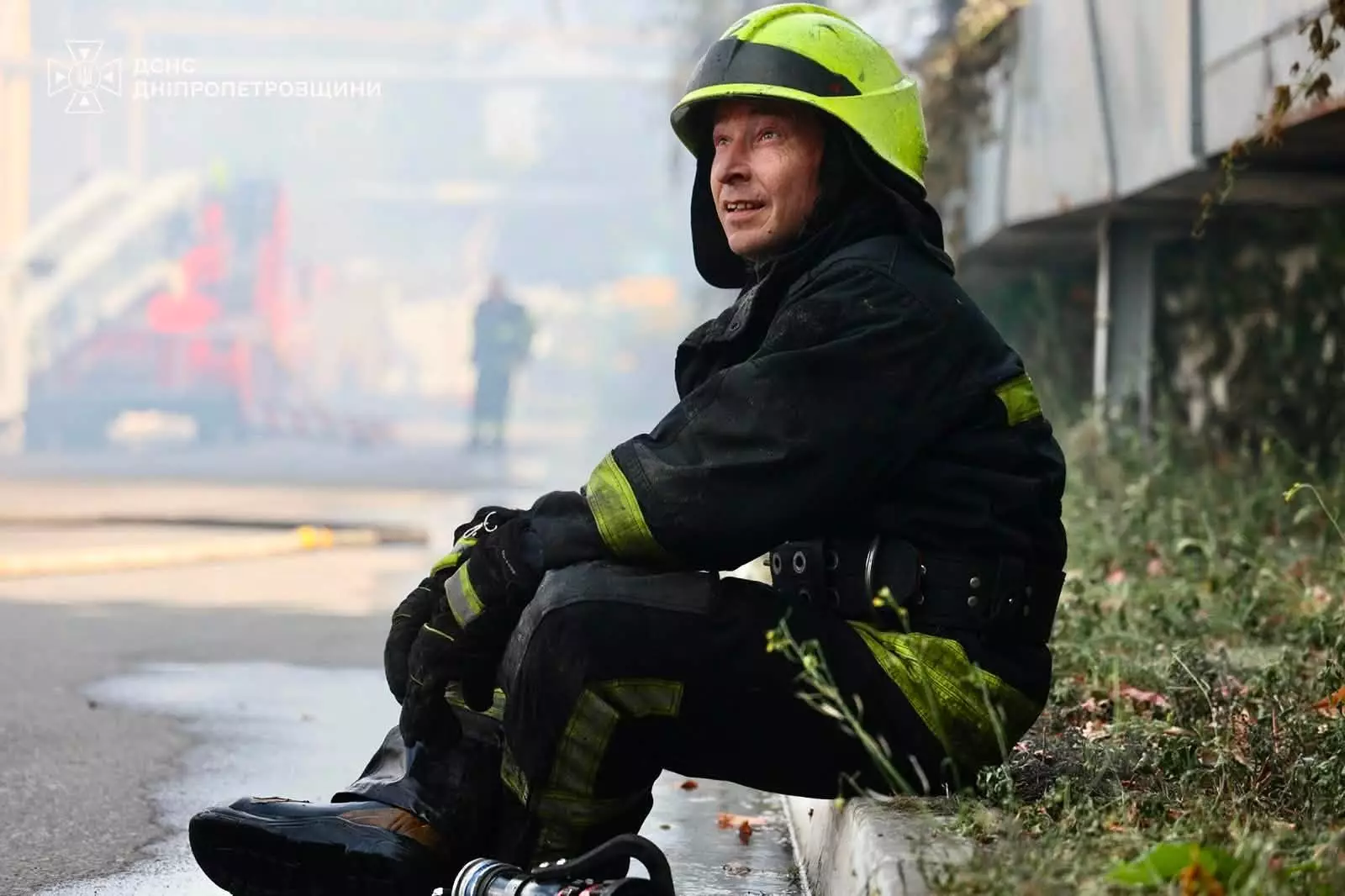 Масштабна пожежа у Дніпрі: рятувальники приборкали вогонь на складах після ворожого удару - 07.09.2026