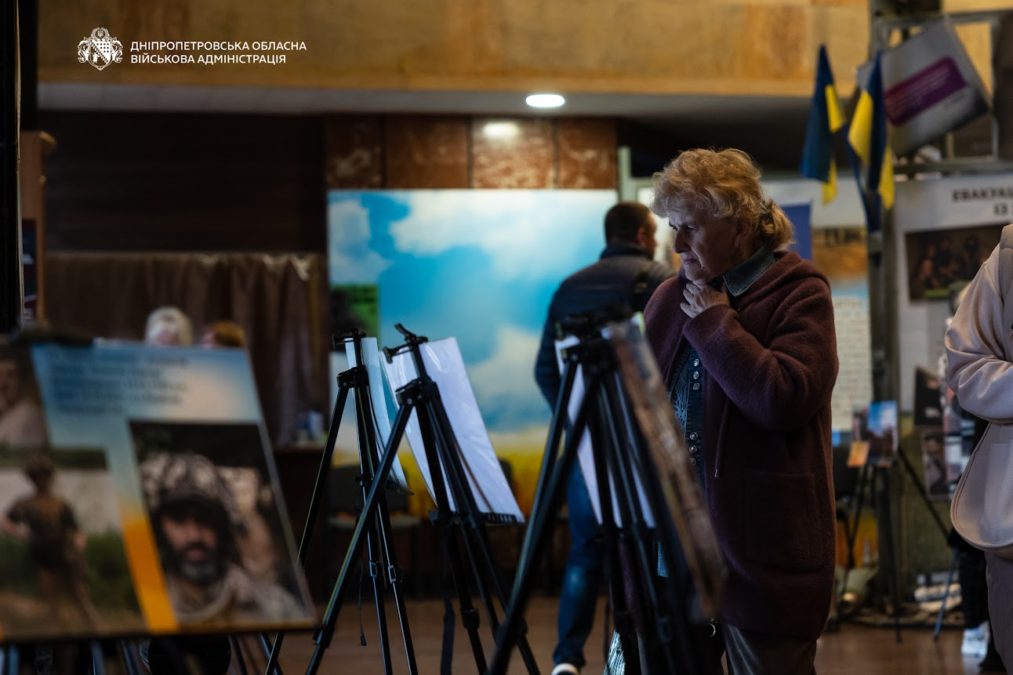 «Ненароджені для війни»: на Дніпропетровщині представили фотовиставку на честь зниклих безвісти військовослужбовців - 29.09.2026