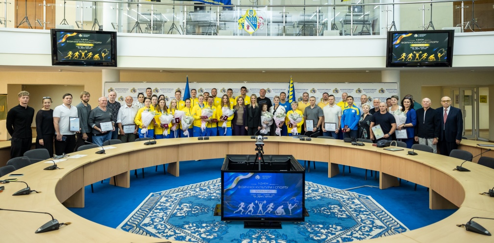 На Дніпропетровщині нагородили видатних спортсменів і тренерів - 10.09.2026 