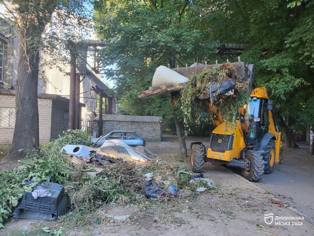 #Чистий_Дніпро. У мегаполісі продовжують прибирати великогабаритне сміття