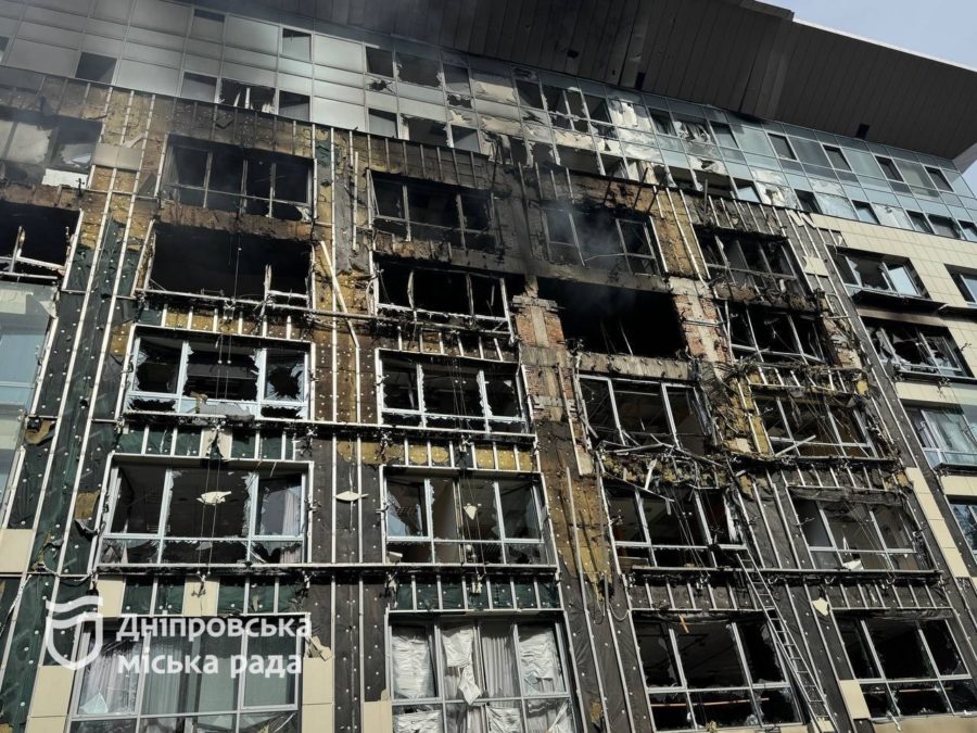 Ліквідація наслідків удару рф по середмістю Дніпра вранці 28 09 2026