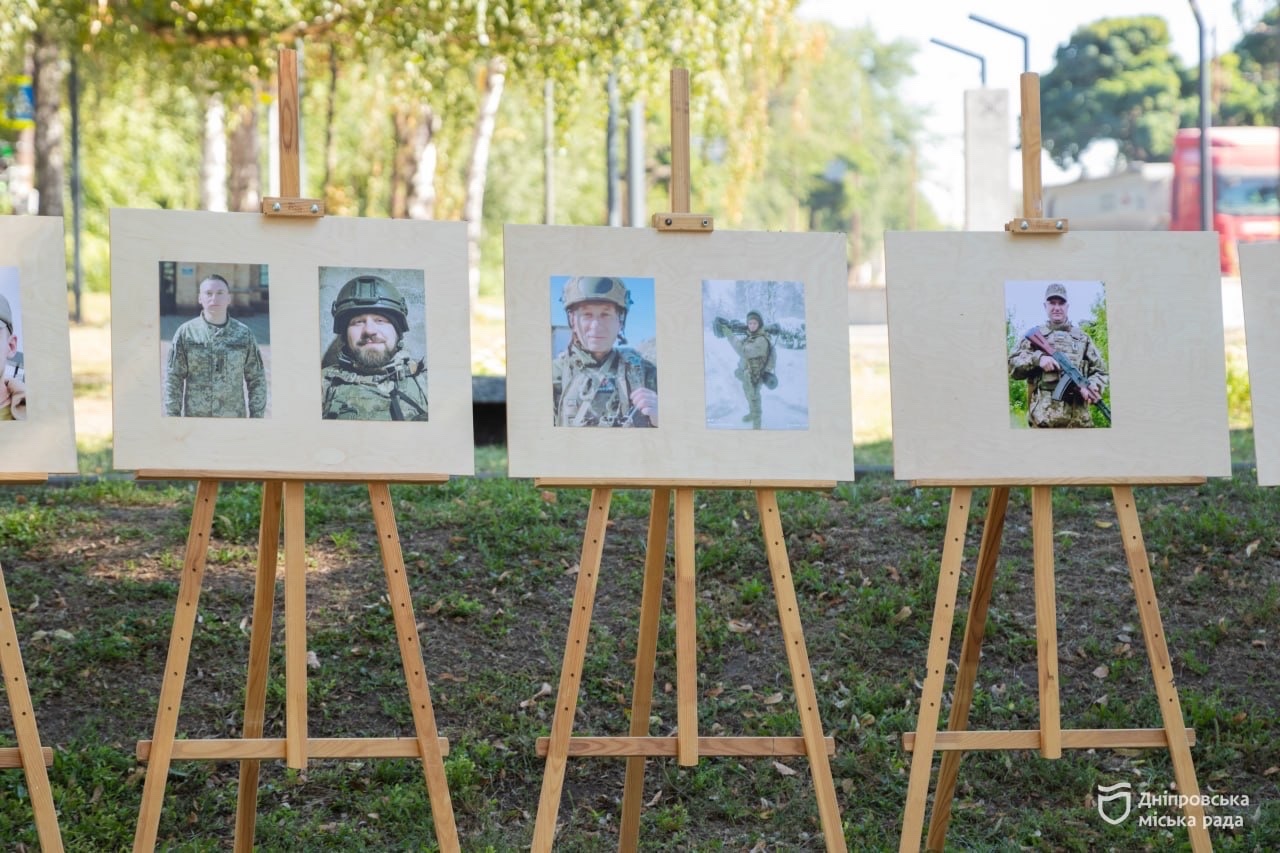 У Дніпрі провели вечір пам’яті загиблих захисників: згадали історії 26 героїв - 04.09.2026