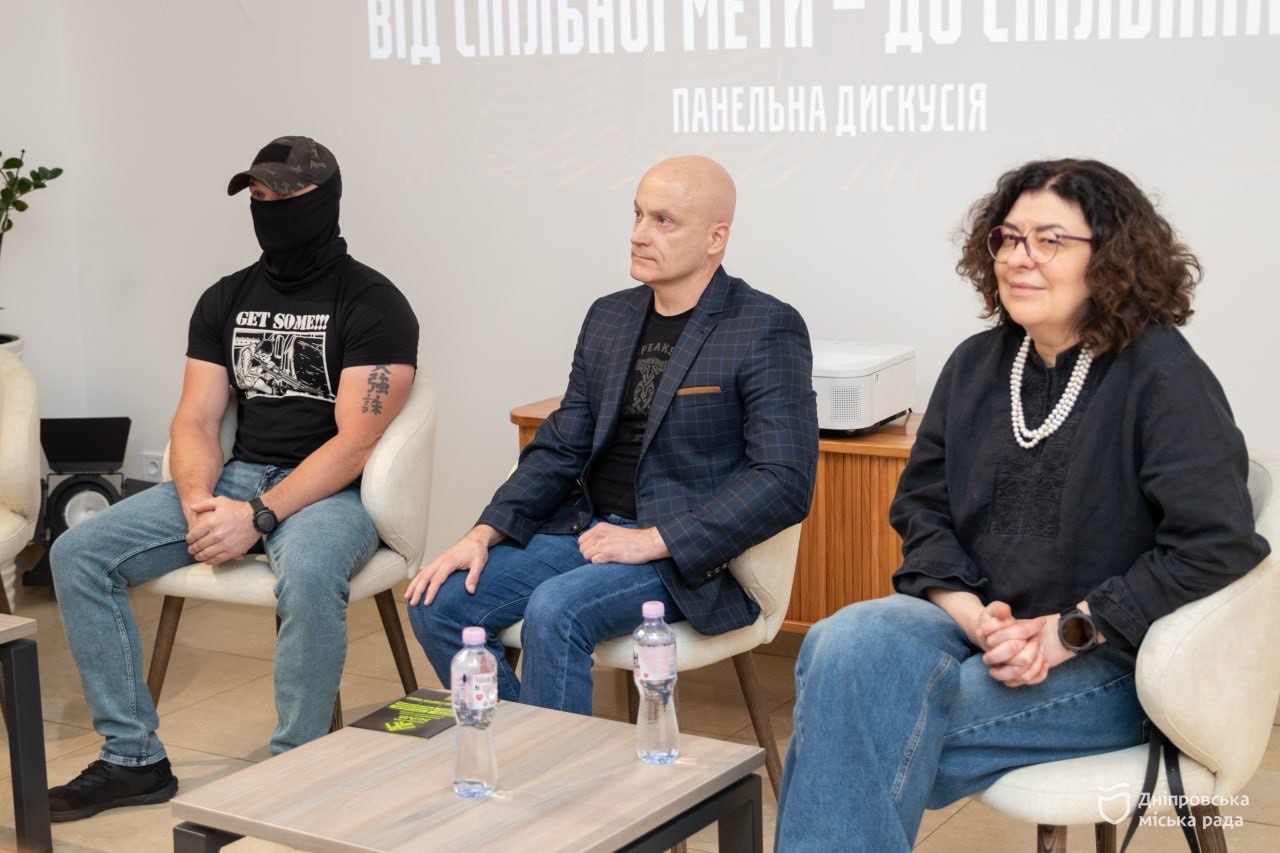 У Дніпрі провели панельну дискусію про єдність війська, суспільства та влади під час війни - 08.09.2026