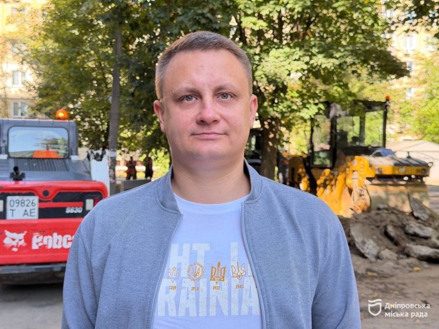У Дніпрі відновлюють внутрішньоквартальні дороги та облаштовують безбар’єрні проходи на Калинівському - 09.09.2026