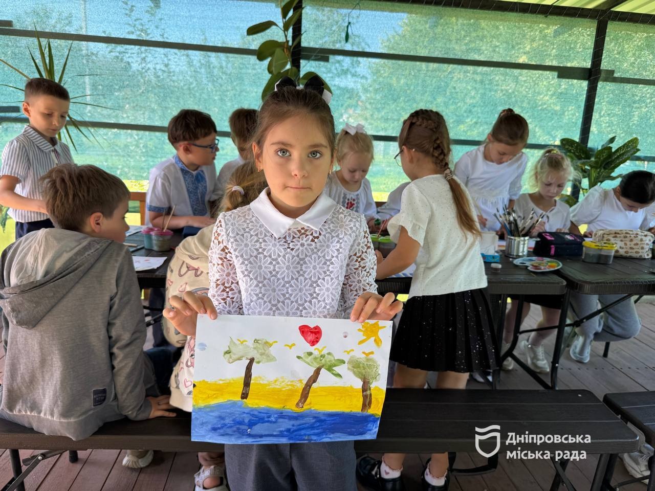 Дніпро майбутнього очима дітей. Юні художники до 500-річчя міста створили картини про рідний дім - 09.09.2026