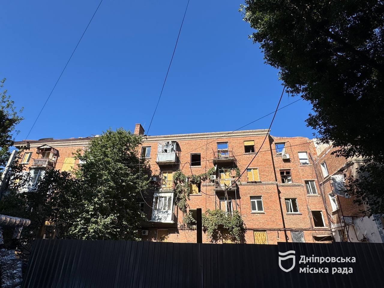 У Дніпрі розпочали демонтаж аварійних конструкцій у будинку на вул. Алана Шепарда, 29 - 10.09.2026