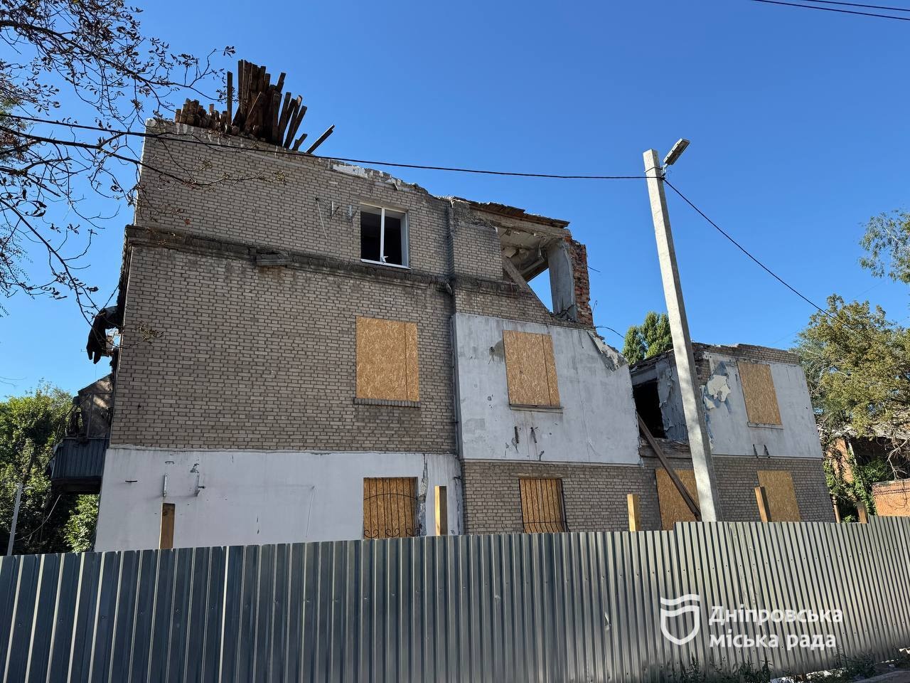 У Дніпрі розпочали демонтаж аварійних конструкцій у будинку на вул. Алана Шепарда, 29 - 10.09.2026