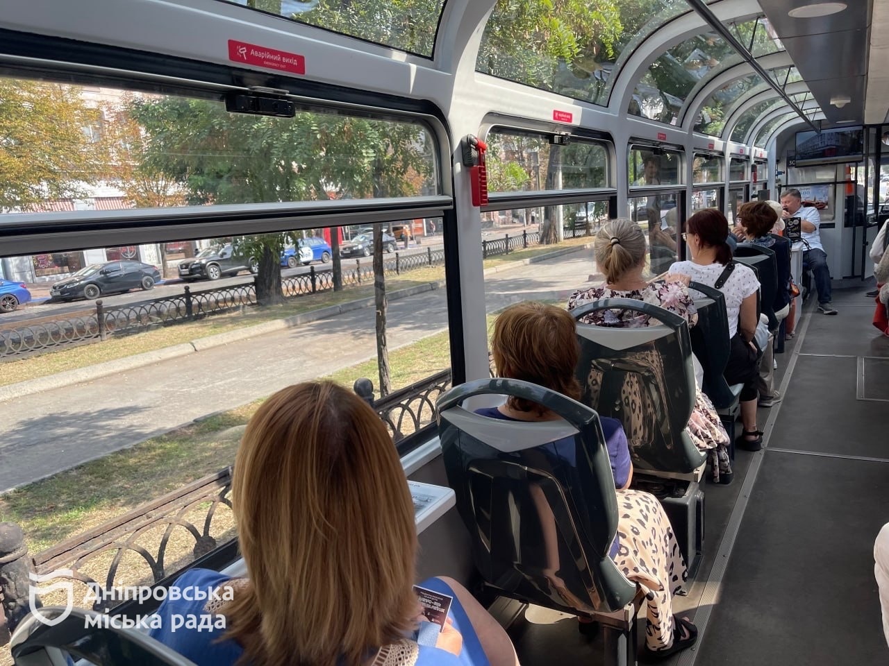 «Я в захваті. Кожного разу дізнаюся щось різне, щось нове», - дніпрянка про безкоштовну екскурсію панорамним трамваєм у День міста - 12.09.2026