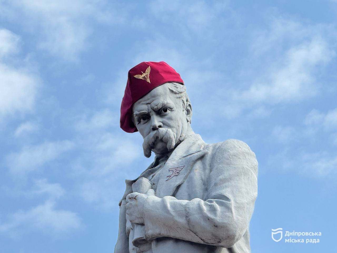 Найбільший маруновий берет для Шевченка та тисячі «Тарілок щастя»: як Дніпро відзначає День міста - 12.09.2026