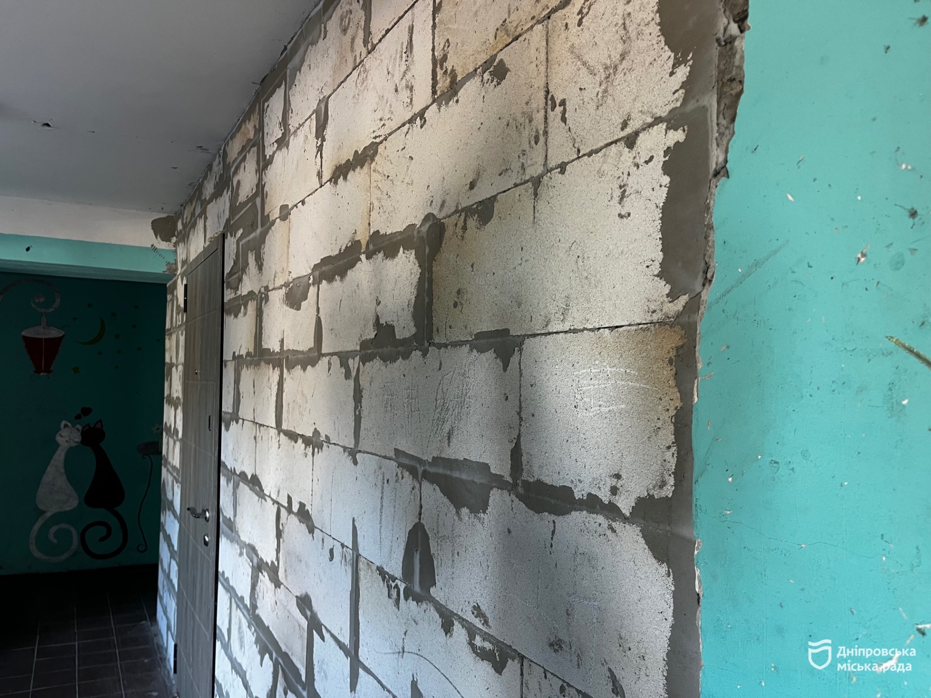 Вікна, покрівля, стіни та нова електромережа. У Дніпрі відновили гуртожиток після ракетного удару у 2025 році - 17.09.2026