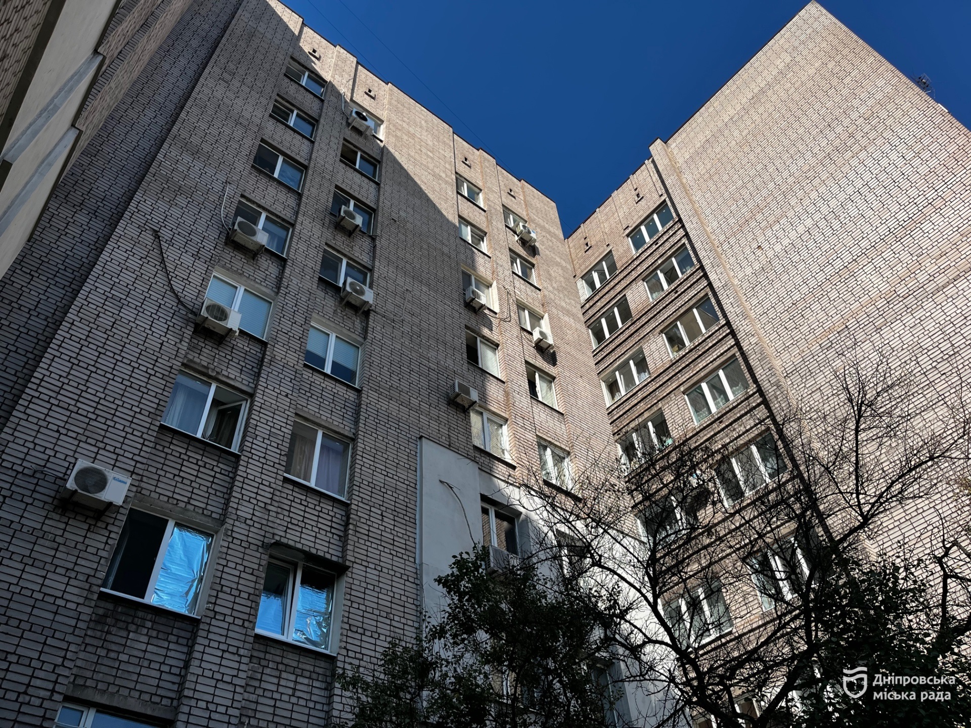 Вікна, покрівля, стіни та нова електромережа. У Дніпрі відновили гуртожиток після ракетного удару у 2025 році - 17.09.2026