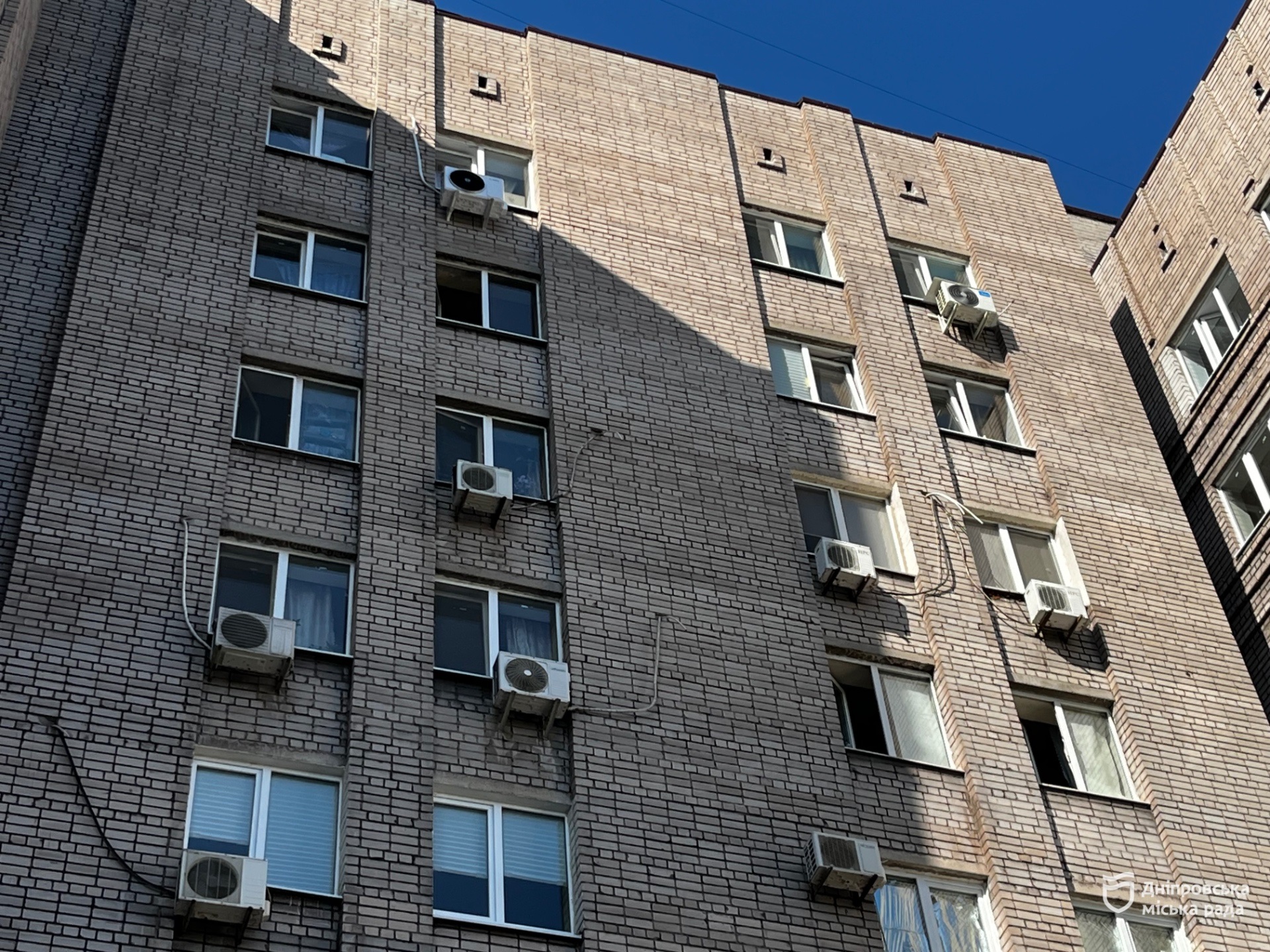 Вікна, покрівля, стіни та нова електромережа. У Дніпрі відновили гуртожиток після ракетного удару у 2025 році - 17.09.2026